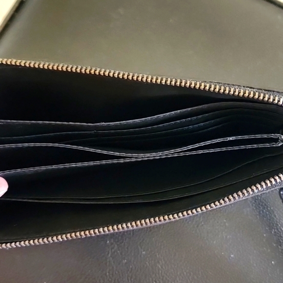 GORGEOUS COACH CORNER ZIP WRISTLET!!!